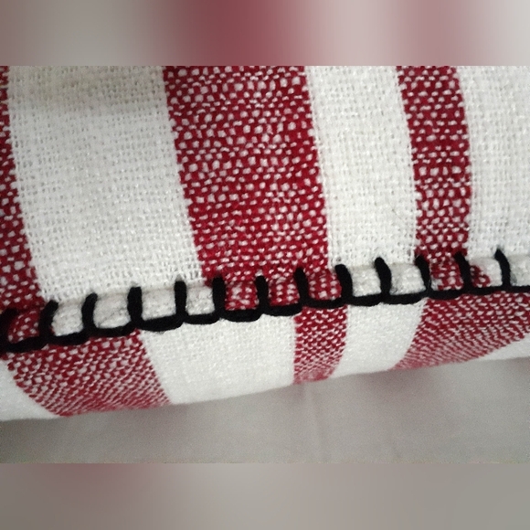 Ginny family sophia slub cotton whipstitch 16" X 26" Red White Black pillow - Picture 4 of 6